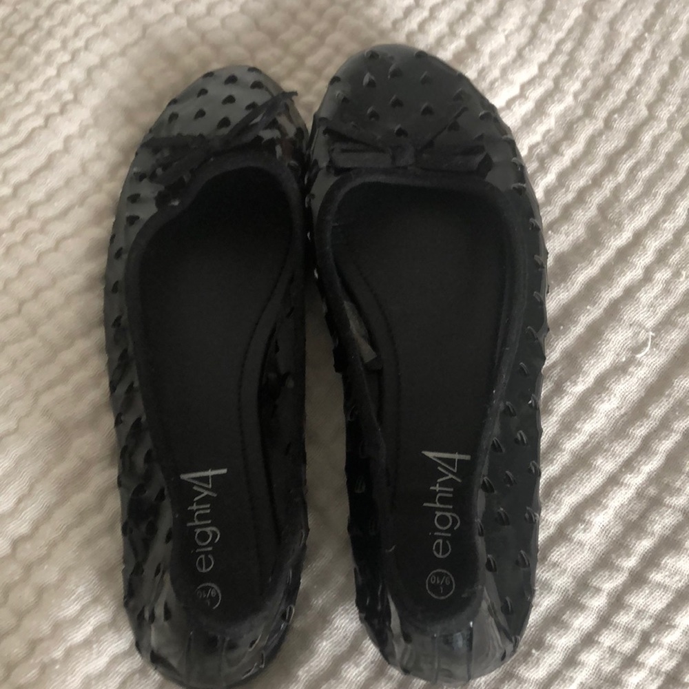 Black patent heart cutout flats
